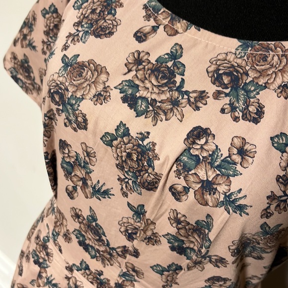 Cute eShakti dress in a a mauve floral with pockets! - Picture 6 of 6
